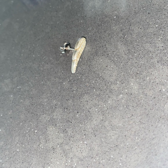 925 stamped Angel wing earring (ONLY ONE EARRING!) - Picture 2 of 8